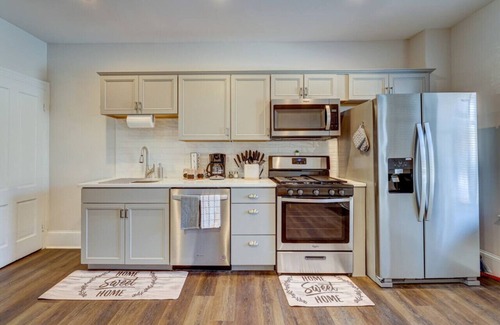 Stroudsburg Casa | Brickstone Supreme Lodge-Main St