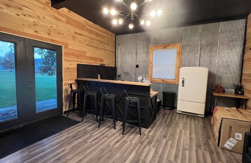 Kidder County Cabina | Bridal Suite Cabin Rental