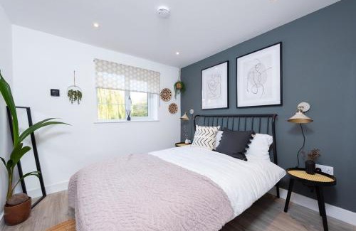 Shottery Apartamento | Bridge House - 1-Bed with Sofabed