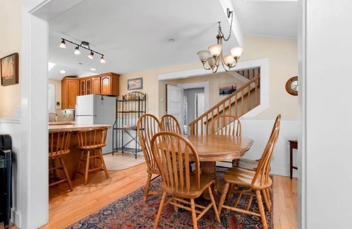 Capitola Casa | Bridgeport Bungalow on the River