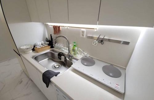 Jamwon-dong Apartamento | BridgeStar001 Gangnam Sinsa Station Garosugil 6 Guests