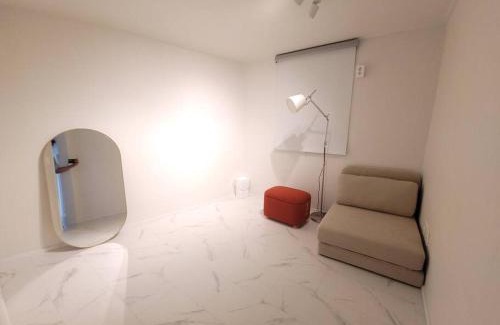 Jamwon-dong Apartamento | BridgeStar001 Gangnam Sinsa Station Garosugil 6 Guests