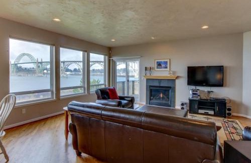 Newport Casa | Bridgetender