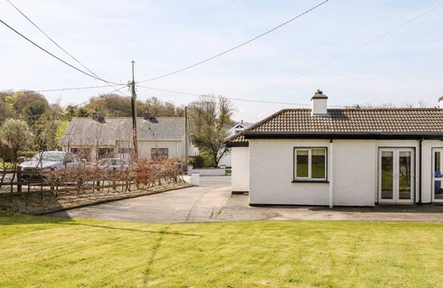 Kerrykeel Cabaña | BRIDGETOWN COTTAGE, pet friendly in Kerrykeel, County Donegal