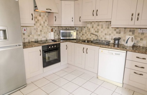 Kerrykeel Cabaña | BRIDGETOWN COTTAGE, pet friendly in Kerrykeel, County Donegal
