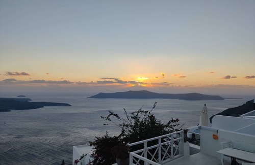 Firostefani Apartamento | BRIGA VILLAS Studio 1 - private terrace. Astonishing view of Caldera /volcano
