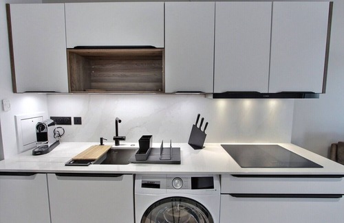 Grenelle Apartamento | Bright 1BD apt with terrace near Eiffel Tower, AC, elevator, insurance incl.