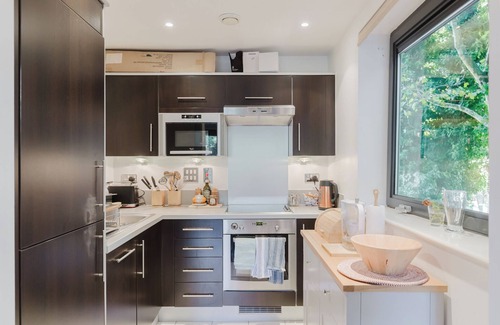 Prince's Apartamento | Bright 1BD Flat Near Iconic London Landmarks
