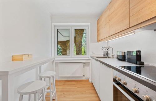 Limpertsberg Apartamento | Bright 1BR Apt in Limpertsberg with WiFi & Kitchen