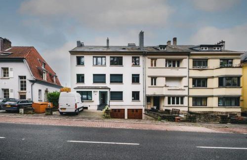 Limpertsberg Apartamento | Bright 1BR Apt in Limpertsberg with WiFi & Kitchen