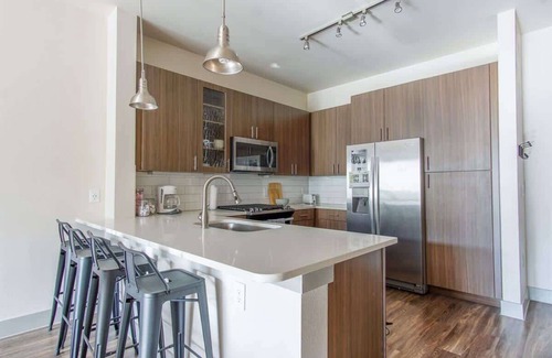 Richardson Apartamento | Bright 1BR Suite | Pool, Parking + Gym J