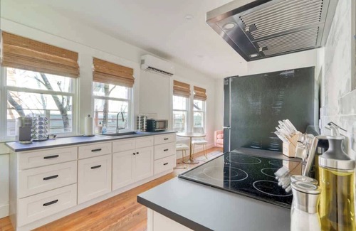Uptown Apartamento | Bright 1BR Walk to Coffee, Food & Shopping