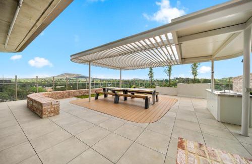 Phillip Apartamento | Bright 2-Bed Apartment with Gym BBQ & Pool Access