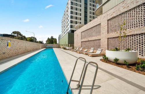 Phillip Apartamento | Bright 2-Bed Apartment with Gym BBQ & Pool Access