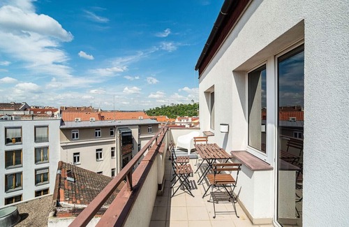 Zizkov Apartamento | Bright 2 bed with big terrace by tram