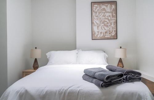 East Harlem Apartamento | Bright 2BR 2BA Steps from Central Park, Great Location!