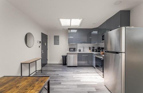 East Harlem Apartamento | Bright 2BR 2BA Steps from Central Park, Great Location!