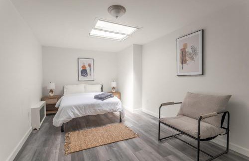 East Harlem Apartamento | Bright 2BR 2BA Steps from Central Park, Great Location!