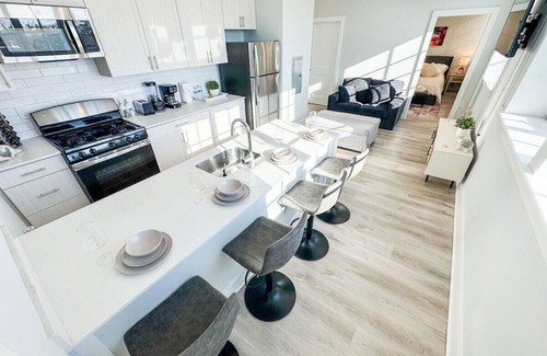 Ironbound District Apartamento | Bright 2BR/2BA with Master Suite, Near Penn Station & Airport