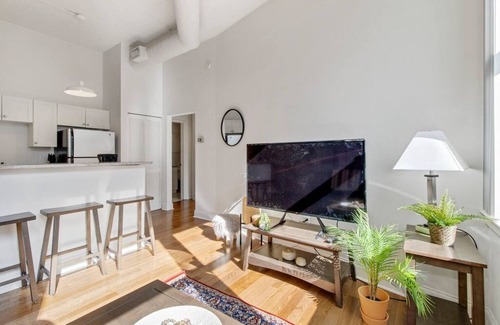 Point Breeze Condominio | Bright 2BR Apartment w Free Parking, Wifi, Gym, Central Location