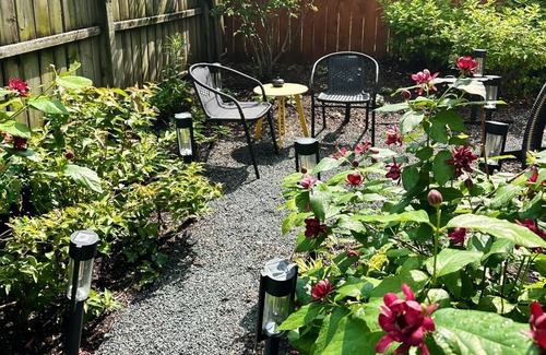 Evanston Apartamento | Bright 2BR - King Bed + Desk - Near: Northwestern-Chicago-Beaches