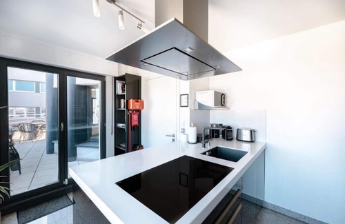 Gare Apartamento | Bright 2BR Penthouse 200m2 with Terrace Gym and Parking