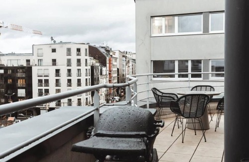 Gare Apartamento | Bright 2BR Penthouse 200m2 with Terrace Gym and Parking