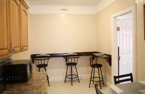 East Flatbush Casa | Bright 3-bedroom apartment in beautiful Brooklyn