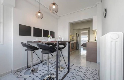 Glyfada Apartamento | Bright 3bdr Apt with Roofgarden, Jacuzzi