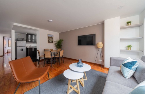 Chapinero Casa | Luminoso 3BR @Distrito comercial + terraza privada