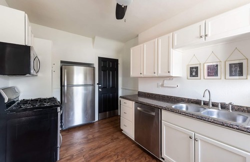 Erie Casa | Bright 4BR w King Beds - Close to everything Erie!