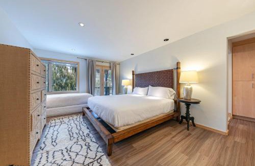 Alpine Meadows Casa | Bright 5BD Alpine Retreat - 5Min to Alpine Meadows