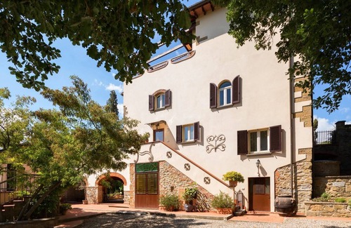 Pieve al Bagnoro Apartamento | Bright 6-persons apartment in period villa, located on the outskirts of Arezzo. Infinity pool with w