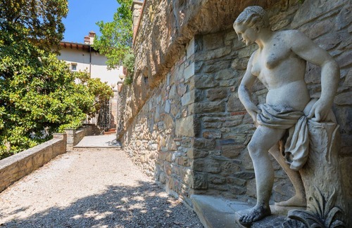 Pieve al Bagnoro Apartamento | Bright 6-persons apartment in period villa, located on the outskirts of Arezzo. Infinity pool with w