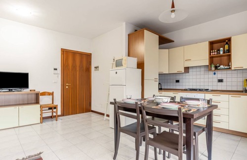 Borgo Roma Apartamento | Fair Verona Bright Apartment with Balcony!
