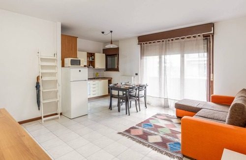 Borgo Roma Apartamento | Fair Verona Bright Apartment with Balcony!