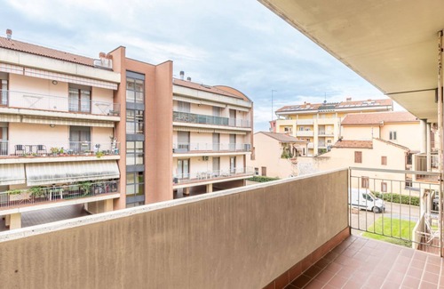 Borgo Roma Apartamento | Fair Verona Bright Apartment with Balcony!