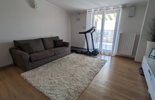 Pescara Apartamento | Bright 8th-floor penthouse with sea view 7 minutes' walk from the beach.