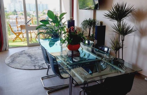 Le Bouscat Apartamento | Bright, air-conditioned T4 apartment with tennis court and private, unoverlooked parking.