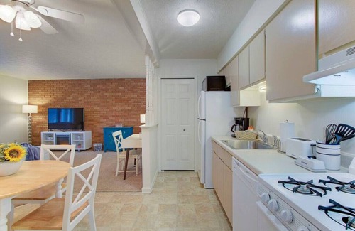 North Canton Apartamento | Bright & Airy 1BR near Hall of Fame/Hwy/Airport