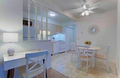 North Canton Apartamento | Bright & Airy 1BR near Hall of Fame/Hwy/Airport
