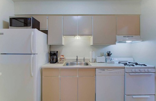 North Canton Apartamento | Bright & Airy 1BR near Hall of Fame/Hwy/Airport