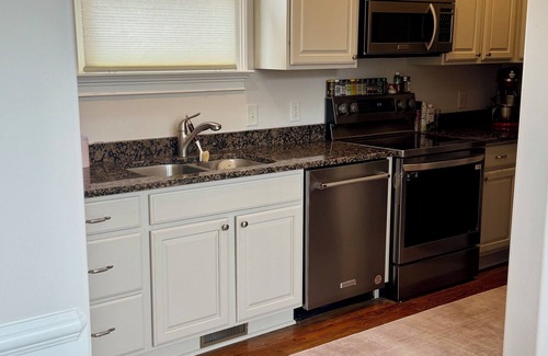 Buena Vista Casa | Bright & Airy 2-bed, 2.5-bath house in historic Germantown, Nashville
