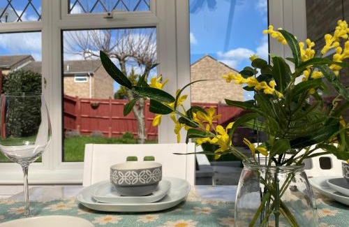 Kettering Casa | Bright, Airy & Beautifully Decorated 3 Bedroom Home