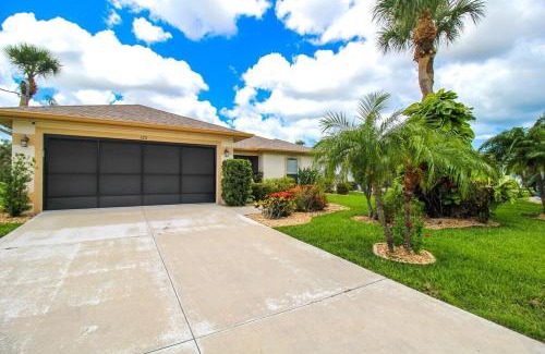 Rotonda Heights Casa | Bright & Airy Canal-Front Retreat With Pool