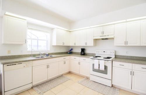 Rotonda Heights Casa | Bright & Airy Canal-Front Retreat With Pool
