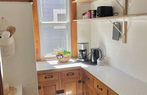 Washington Heights Casa | Bright & airy Craftsman home in great walkable area.