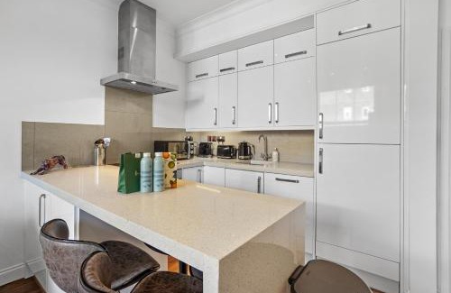 Abingdon Apartamento | Bright & Airy Flat with Stunning Rooftop Views