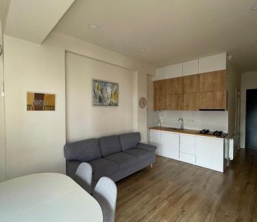 Saburtalo Apartamento | Bright & Airy Hideaway