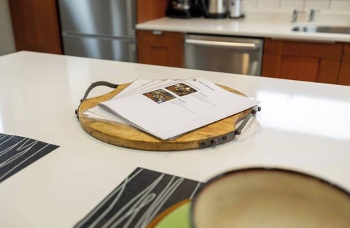 Michigan City Condominio | Bright and airy condo tucked away in the trees of Tryon Farms